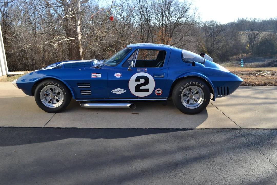 Chevrolet Corvette C2 - Image 16 of 31