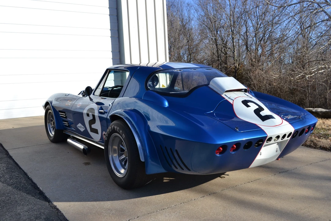 Chevrolet Corvette C2 - Image 13 of 31