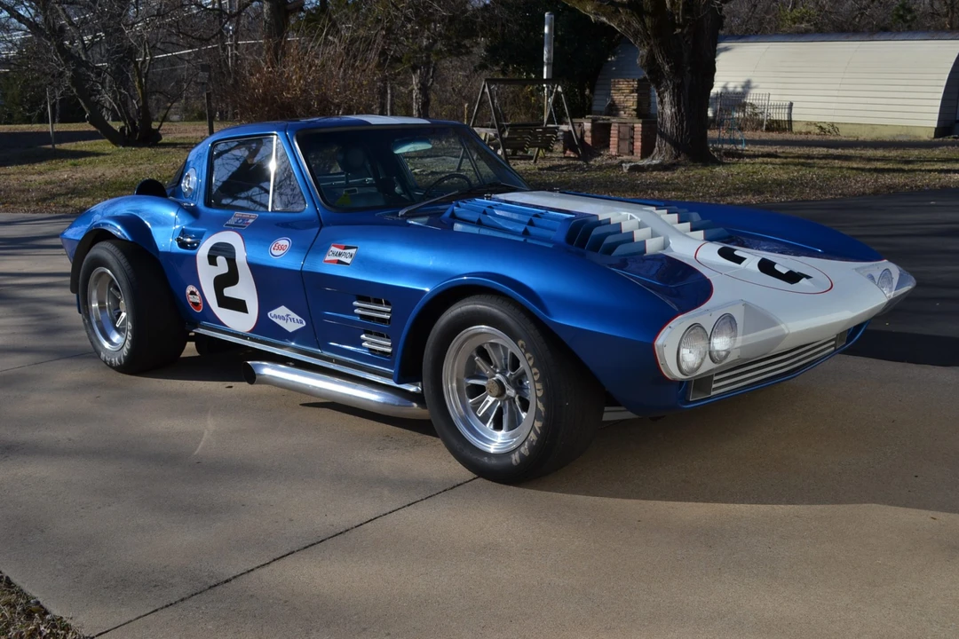 Chevrolet Corvette C2 - Image 3 of 31