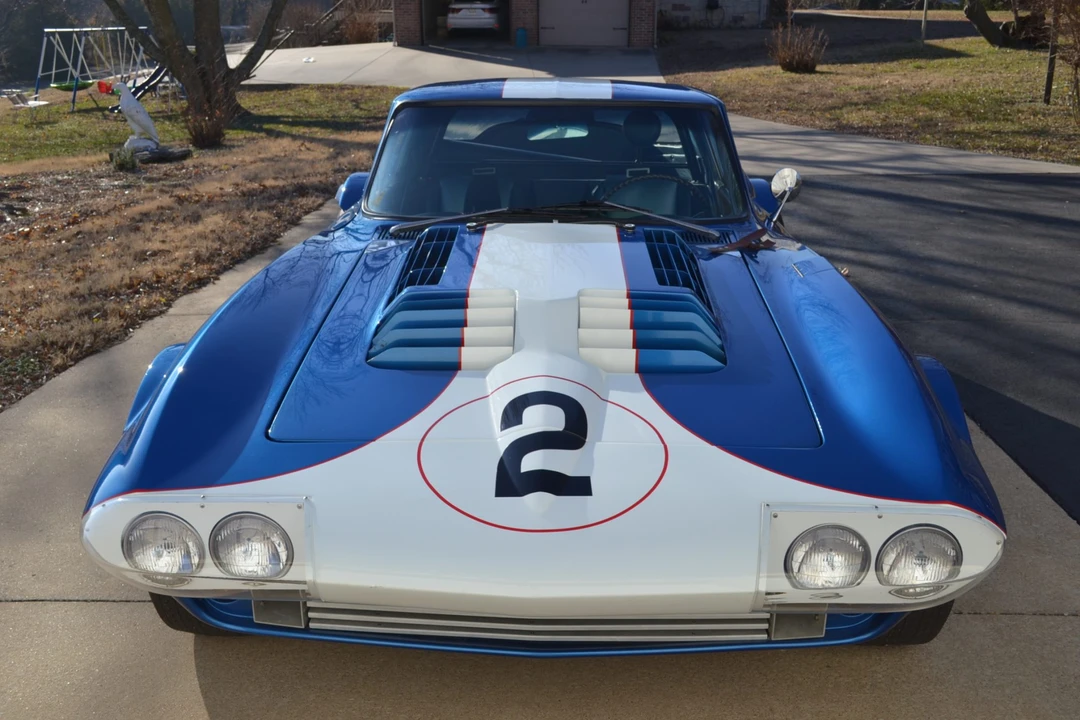 Chevrolet Corvette C2 - Image 2 of 31