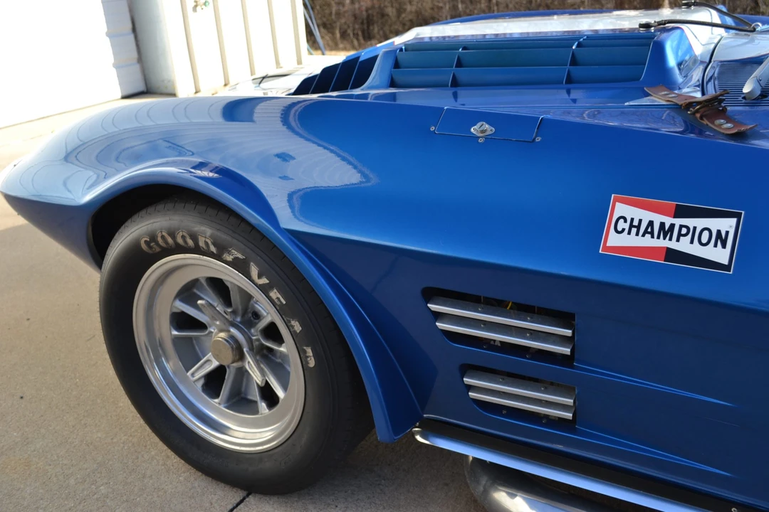 Chevrolet Corvette C2 - Image 20 of 31