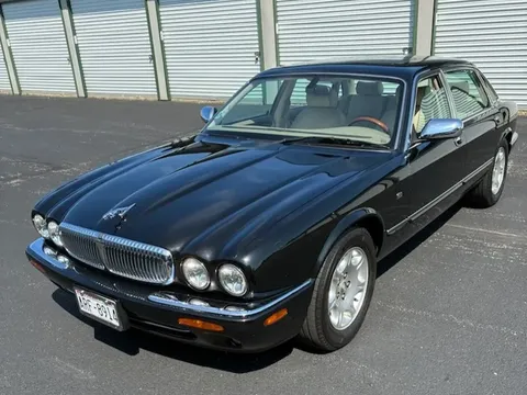 2002 Jaguar XJ Vanden Plas Sedan