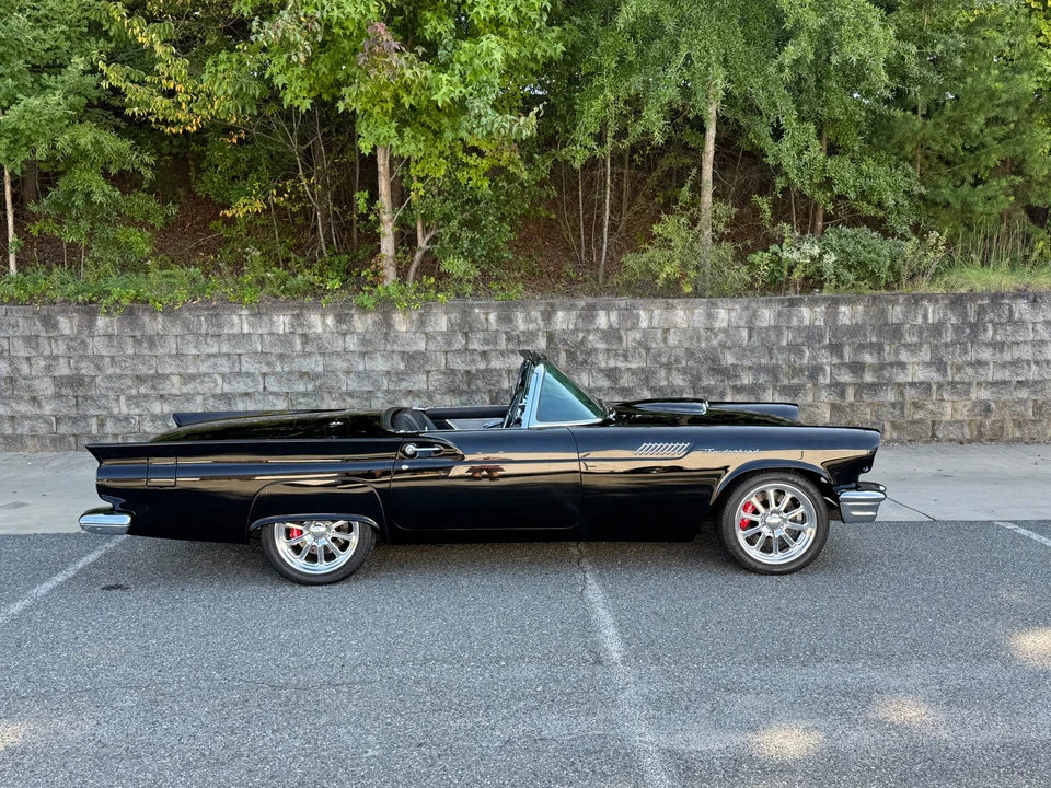 1957 Ford Thunderbird 1st Gen - Image 19 of 31
