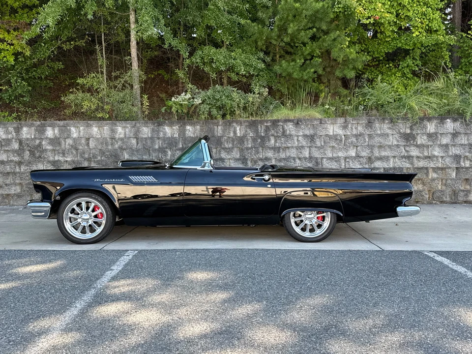 1957 Ford Thunderbird 1st Gen - Image 27 of 31