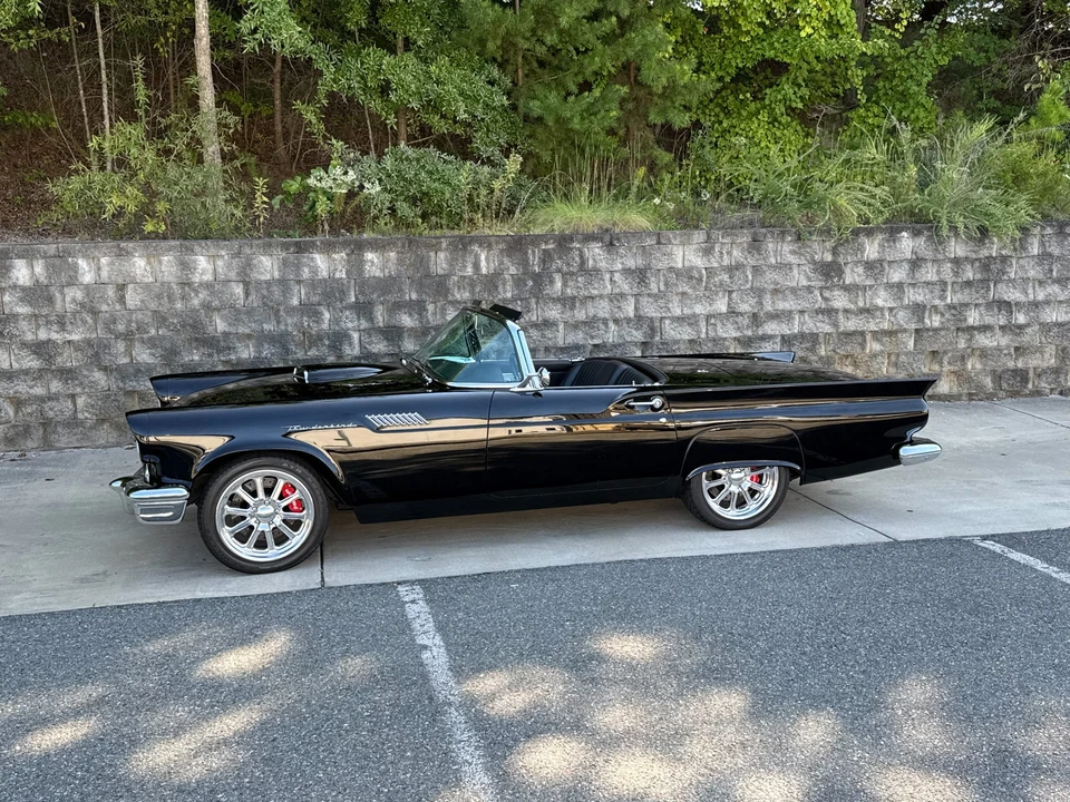 1957 Ford Thunderbird 1st Gen - Image 28 of 31