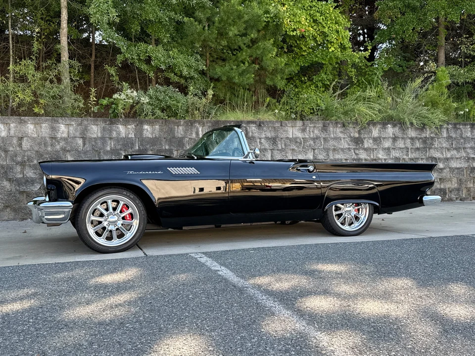1957 Ford Thunderbird 1st Gen - Image 29 of 31