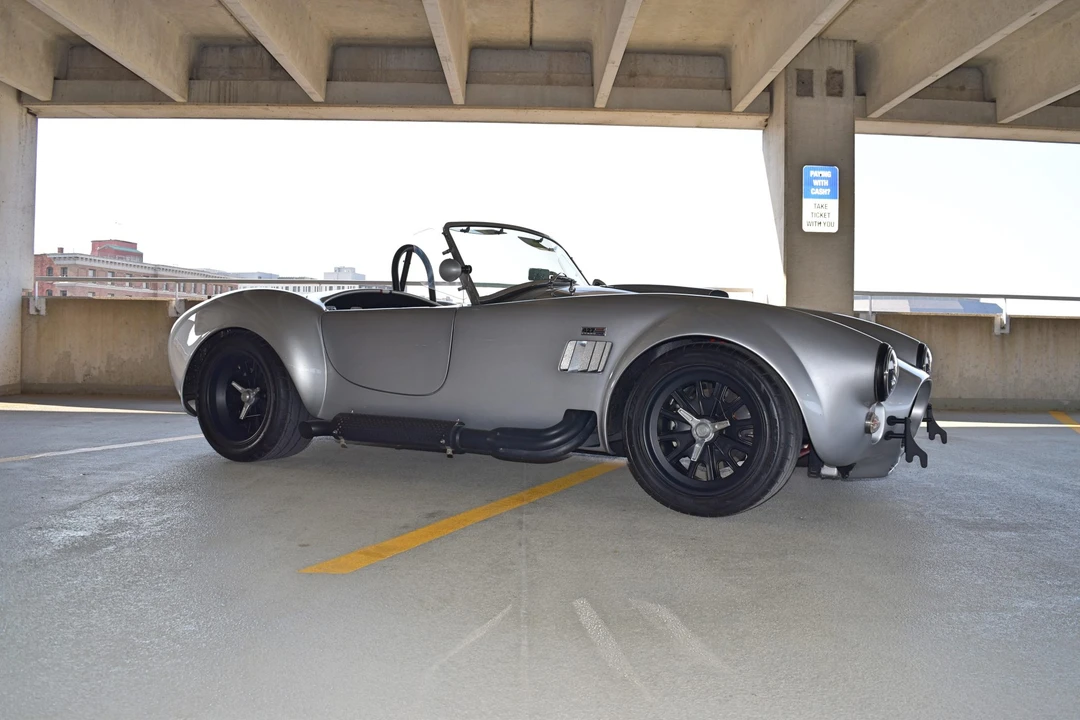 Shelby Cobra Replica - Image 9 of 31