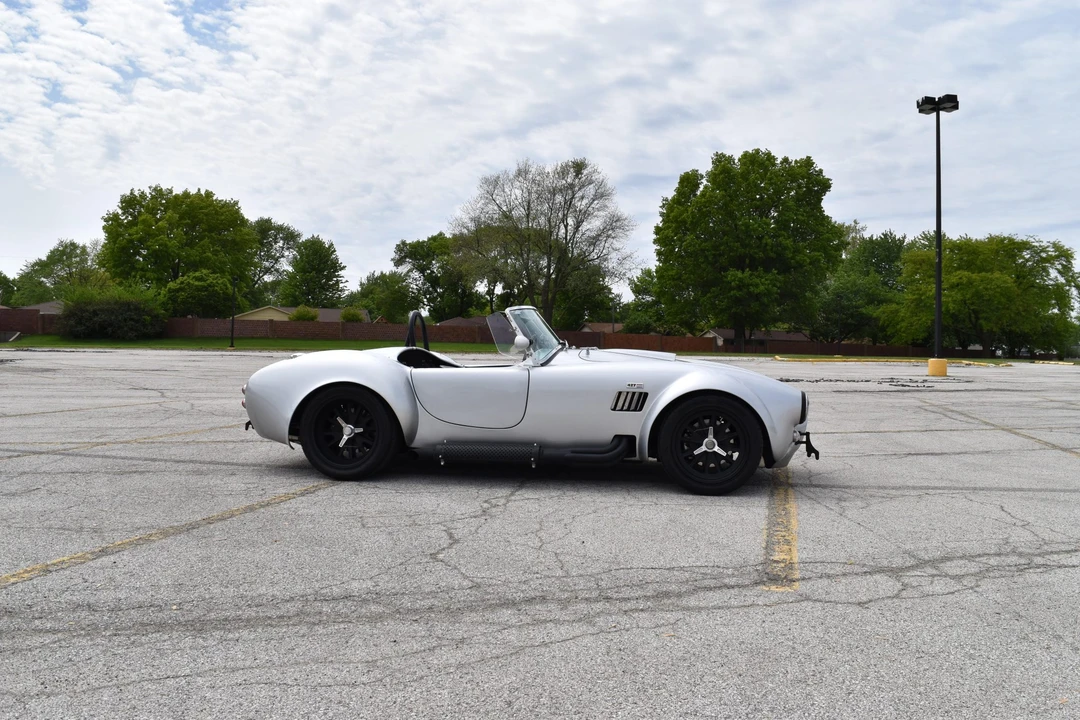 Shelby Cobra Replica - Image 27 of 31