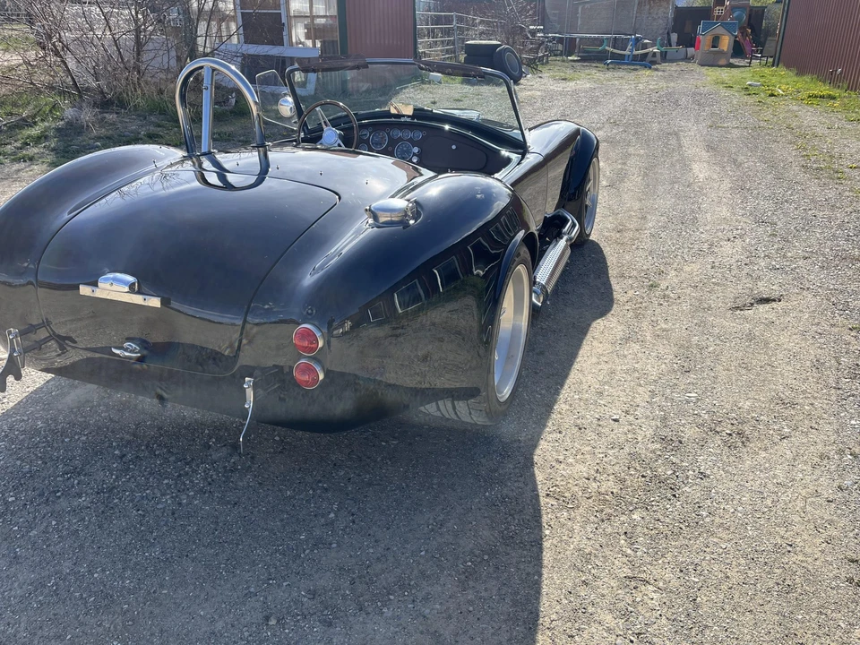 Shelby Cobra Replica - Image 13 of 31