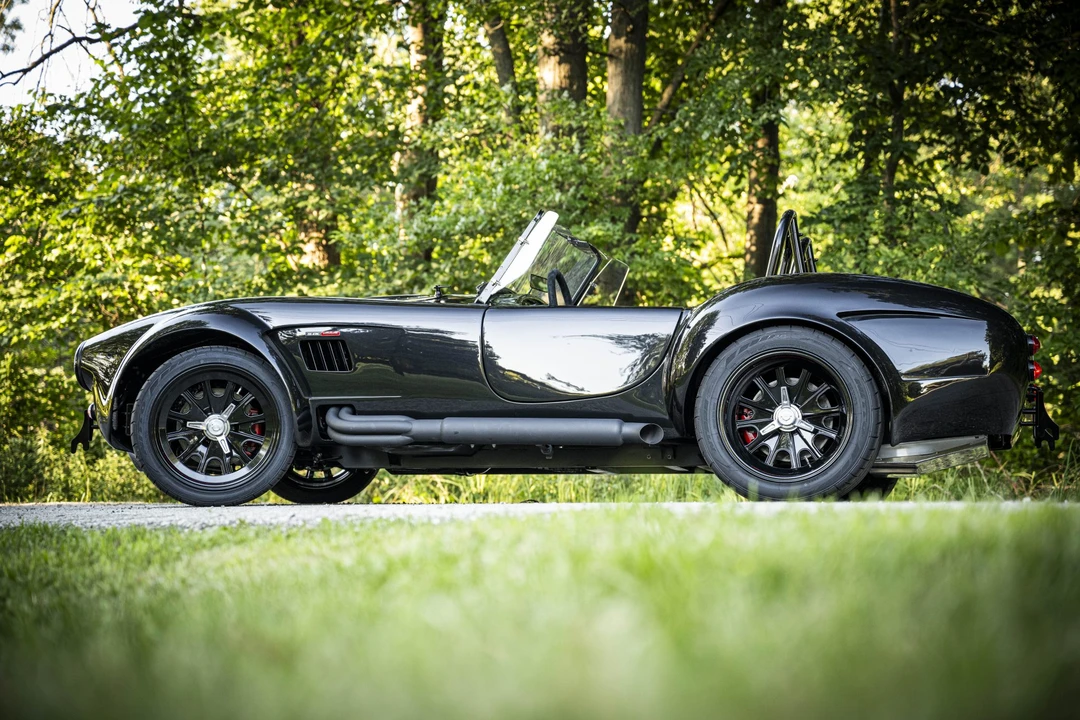 Shelby Cobra Replica - Image 9 of 31
