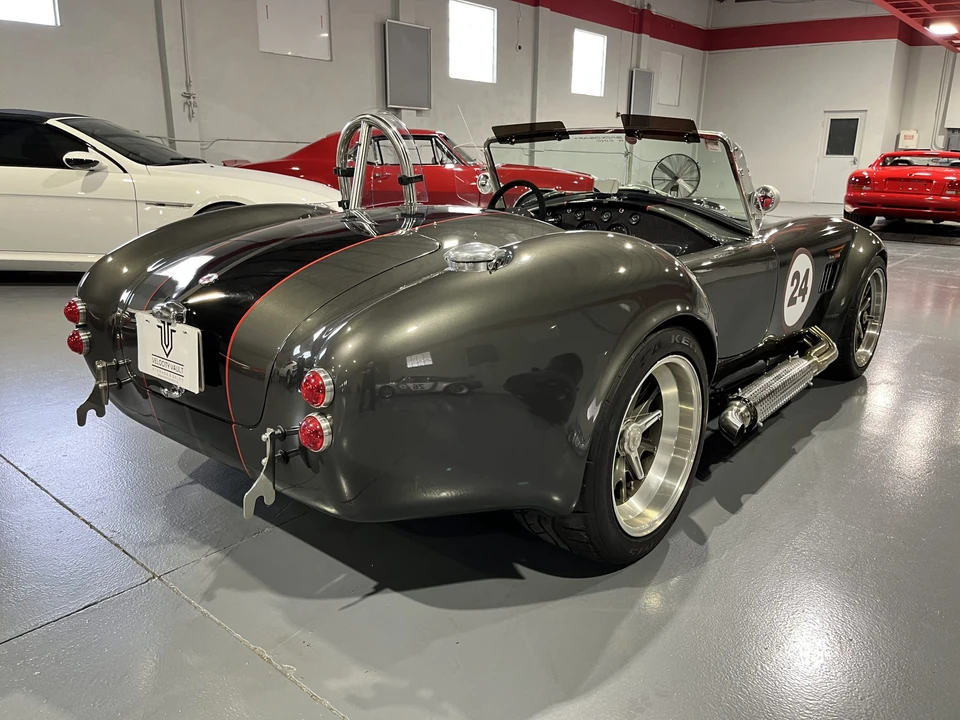 Shelby Cobra Replica - Image 8 of 31