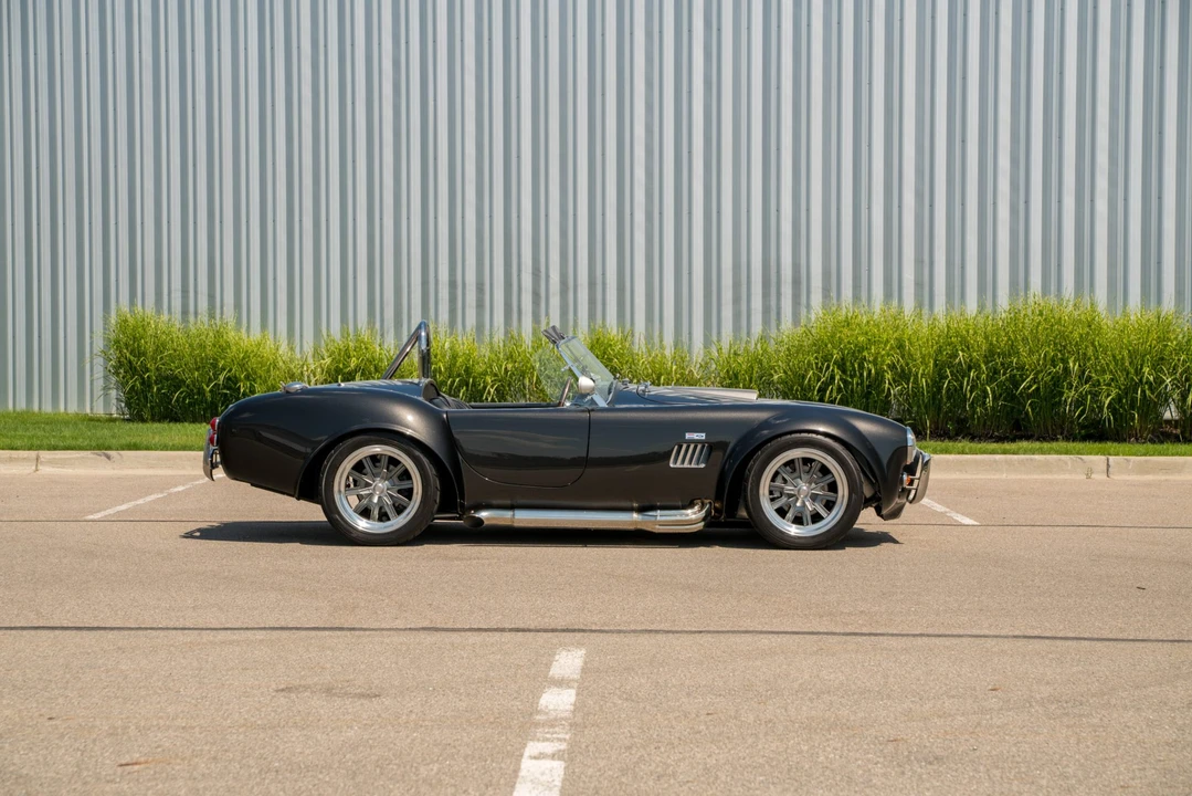 Shelby Cobra Replica - Image 27 of 31