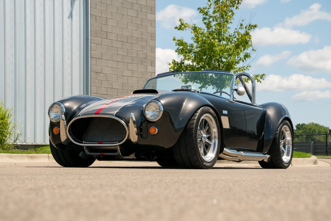 Shelby Cobra Replica - Image 8 of 31