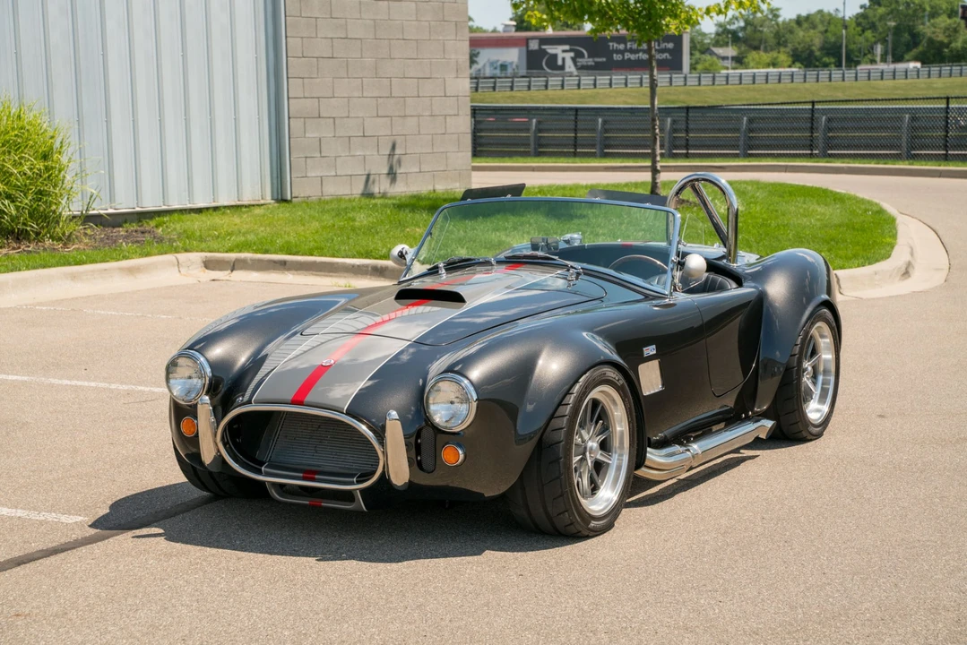 Shelby Cobra Replica - Image 5 of 31