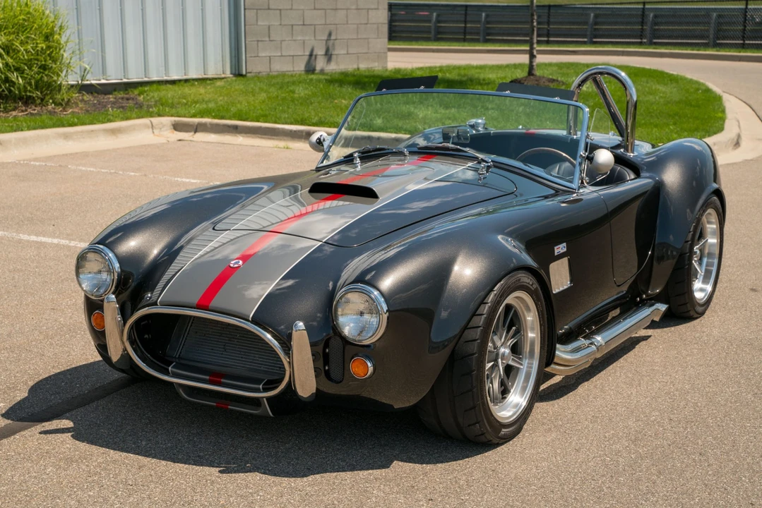 Shelby Cobra Replica - Image 9 of 31