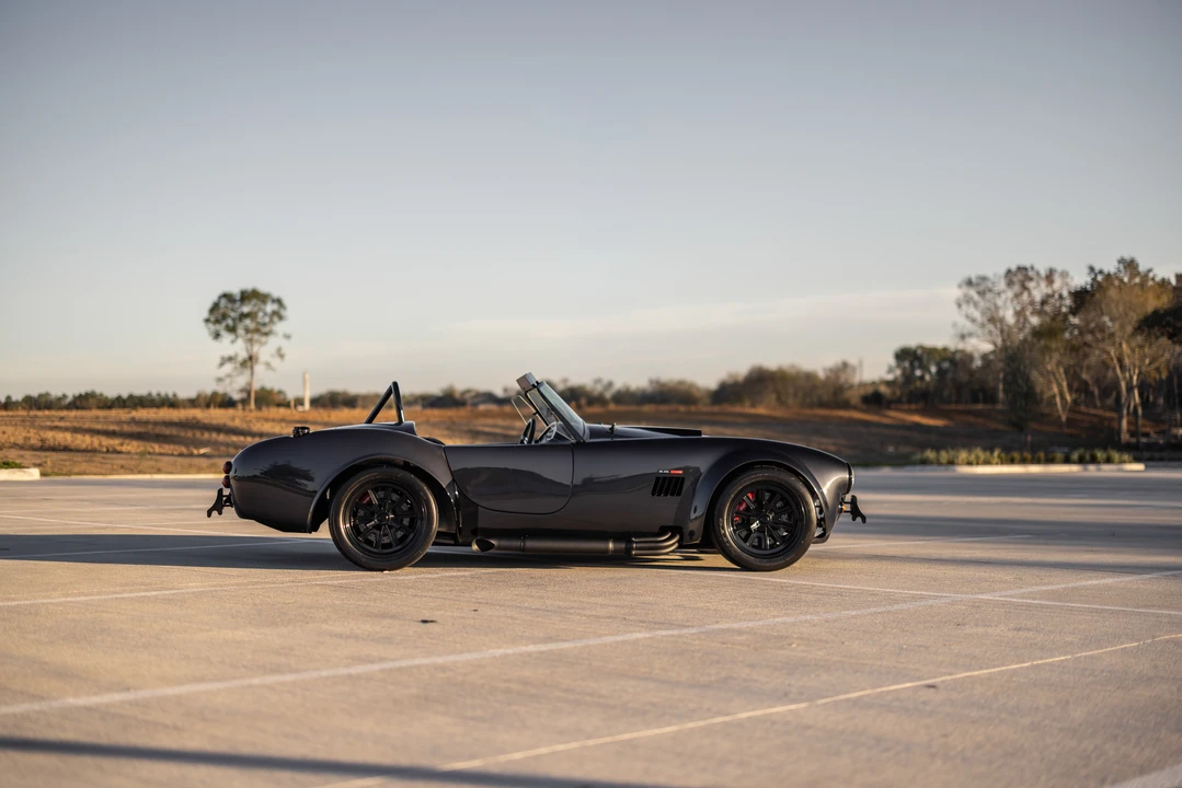 Shelby Cobra Replica - Image 17 of 31