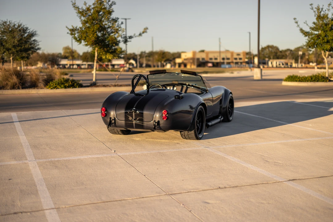 Shelby Cobra Replica - Image 27 of 31