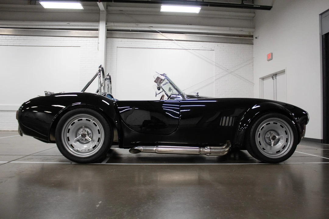 Shelby Cobra Replica - Image 11 of 31