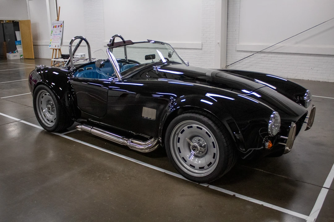 Shelby Cobra Replica - Image 15 of 31