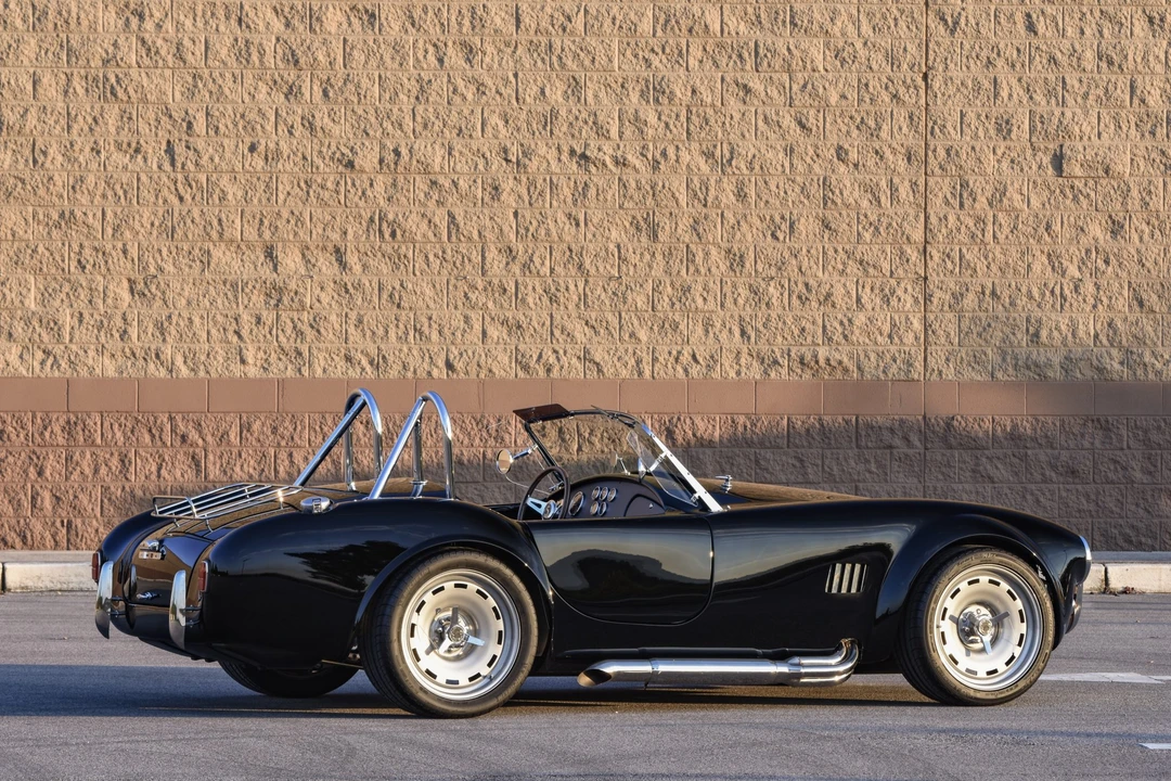 Shelby Cobra Replica - Image 25 of 31