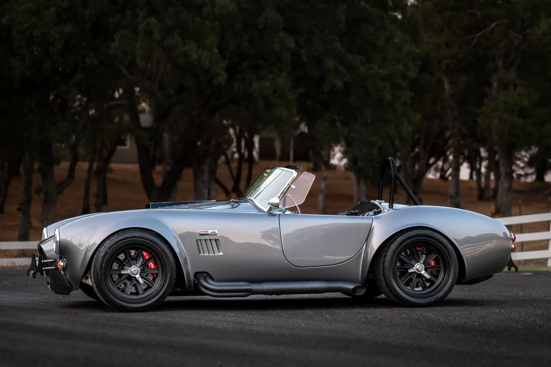 Shelby Cobra Replica - Image 9 of 31
