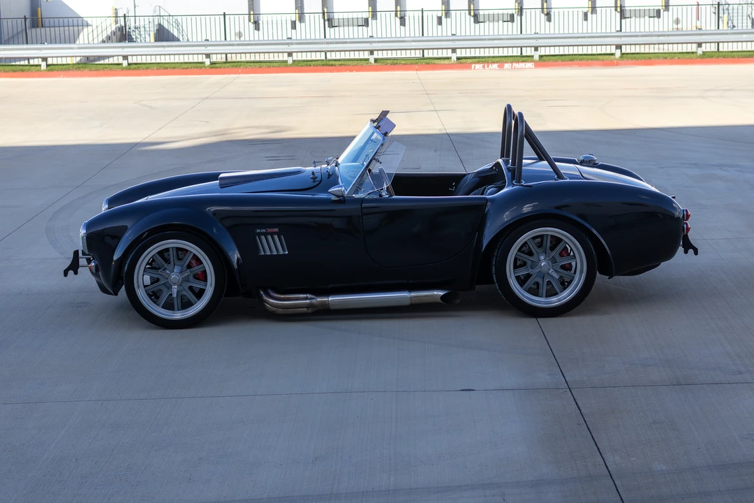 Shelby Cobra Replica - Image 25 of 31