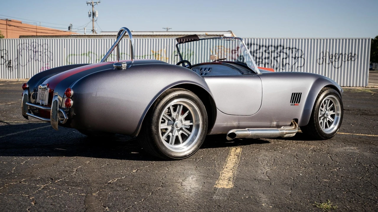 Shelby Cobra Replica - Image 14 of 31