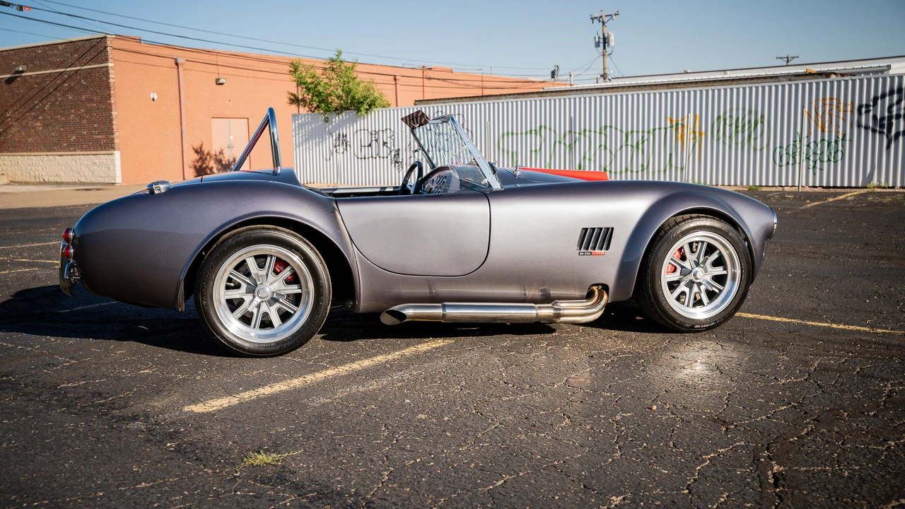 Shelby Cobra Replica - Image 10 of 31
