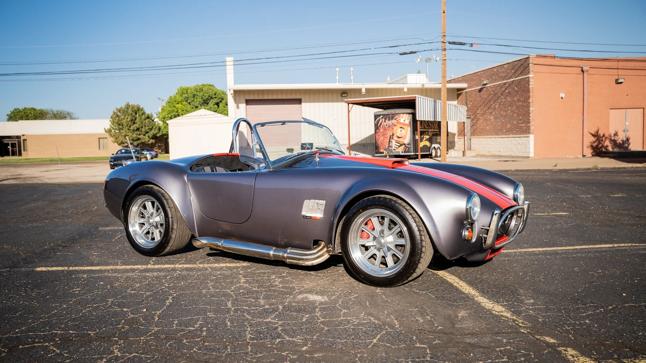 Shelby Cobra Replica - Image 8 of 31