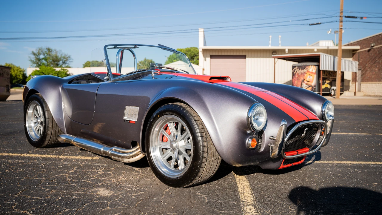 Shelby Cobra Replica - Image 7 of 31
