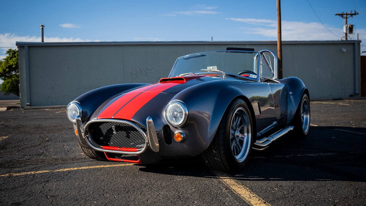 Shelby Cobra Replica - Image 2 of 31