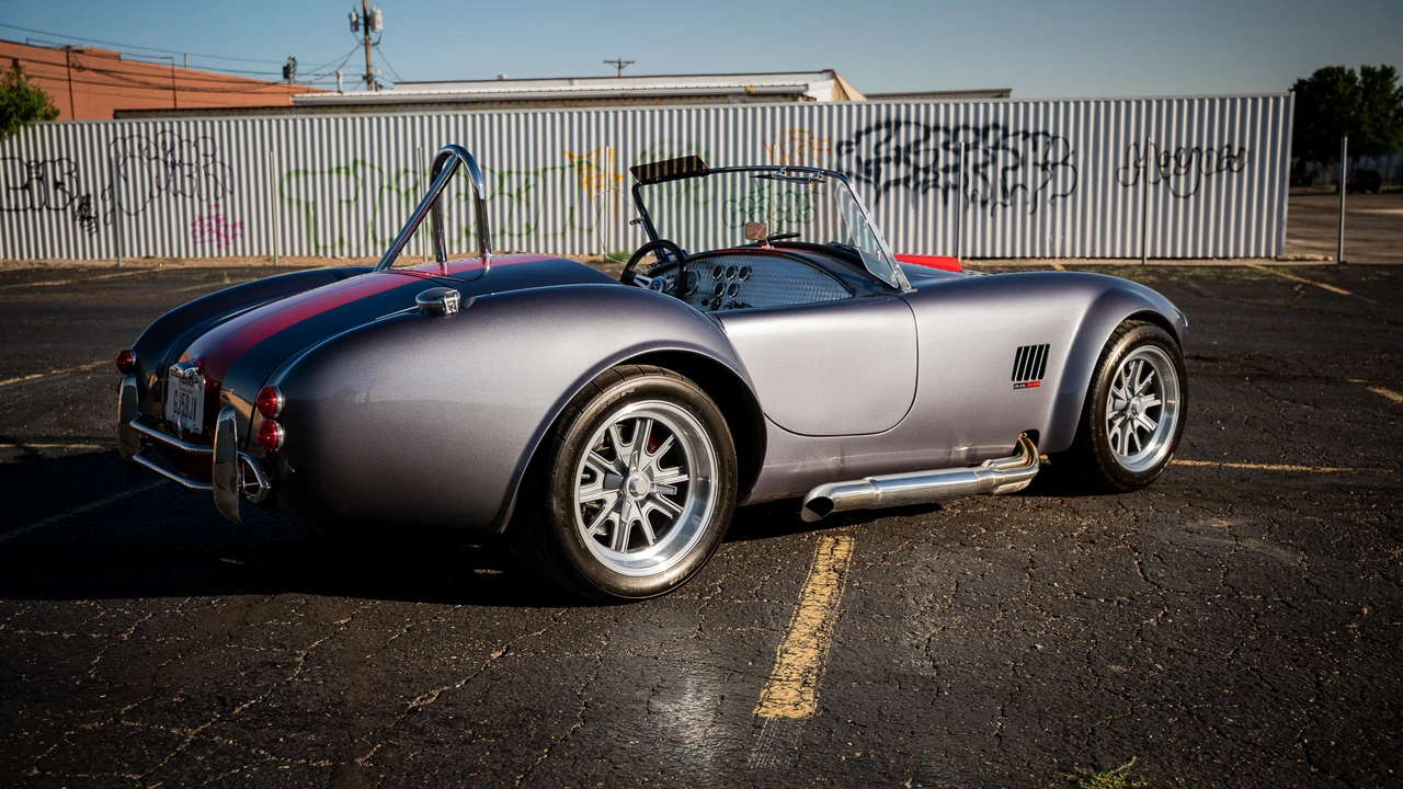 Shelby Cobra Replica - Image 15 of 31