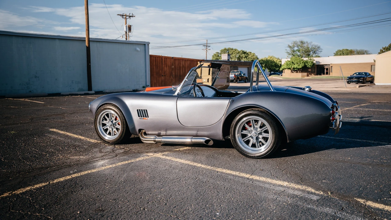 Shelby Cobra Replica - Image 23 of 31