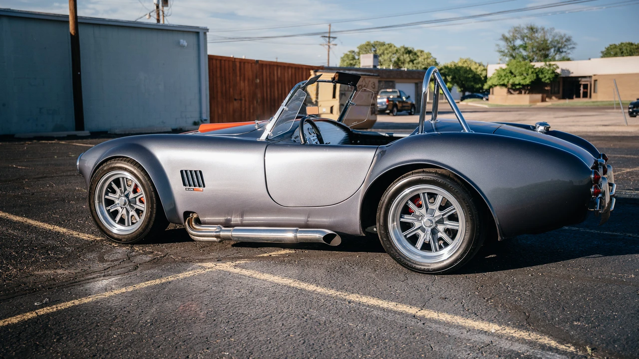 Shelby Cobra Replica - Image 22 of 31
