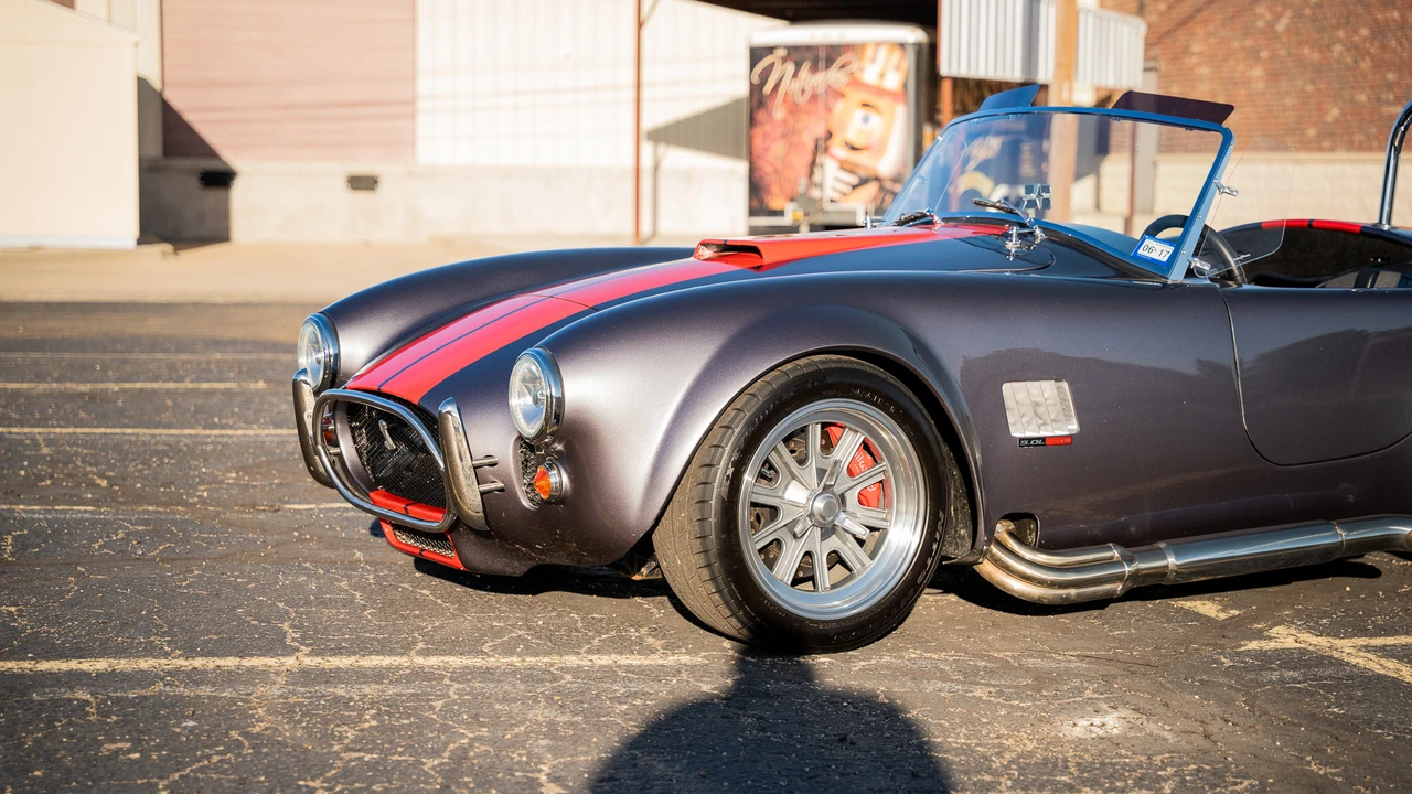 Shelby Cobra Replica - Image 27 of 31