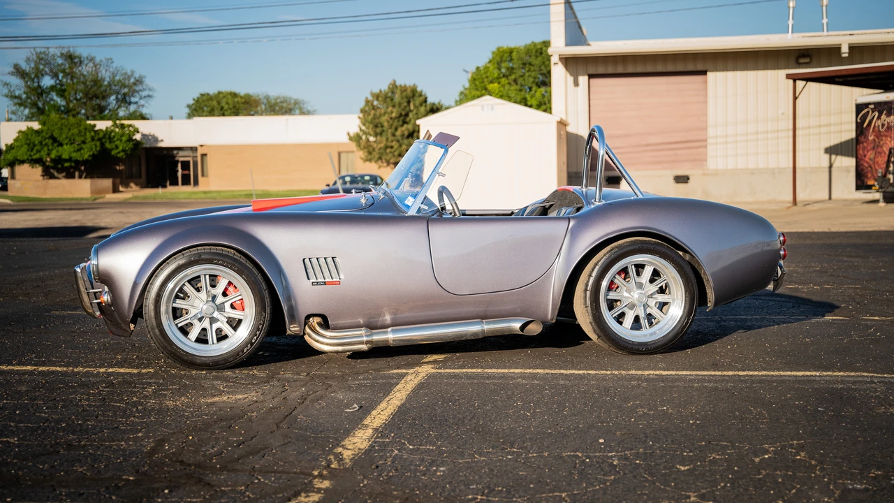Shelby Cobra Replica - Image 25 of 31
