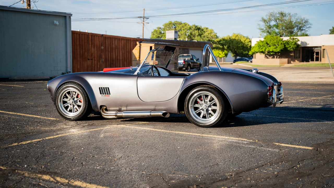 Shelby Cobra Replica - Image 24 of 31