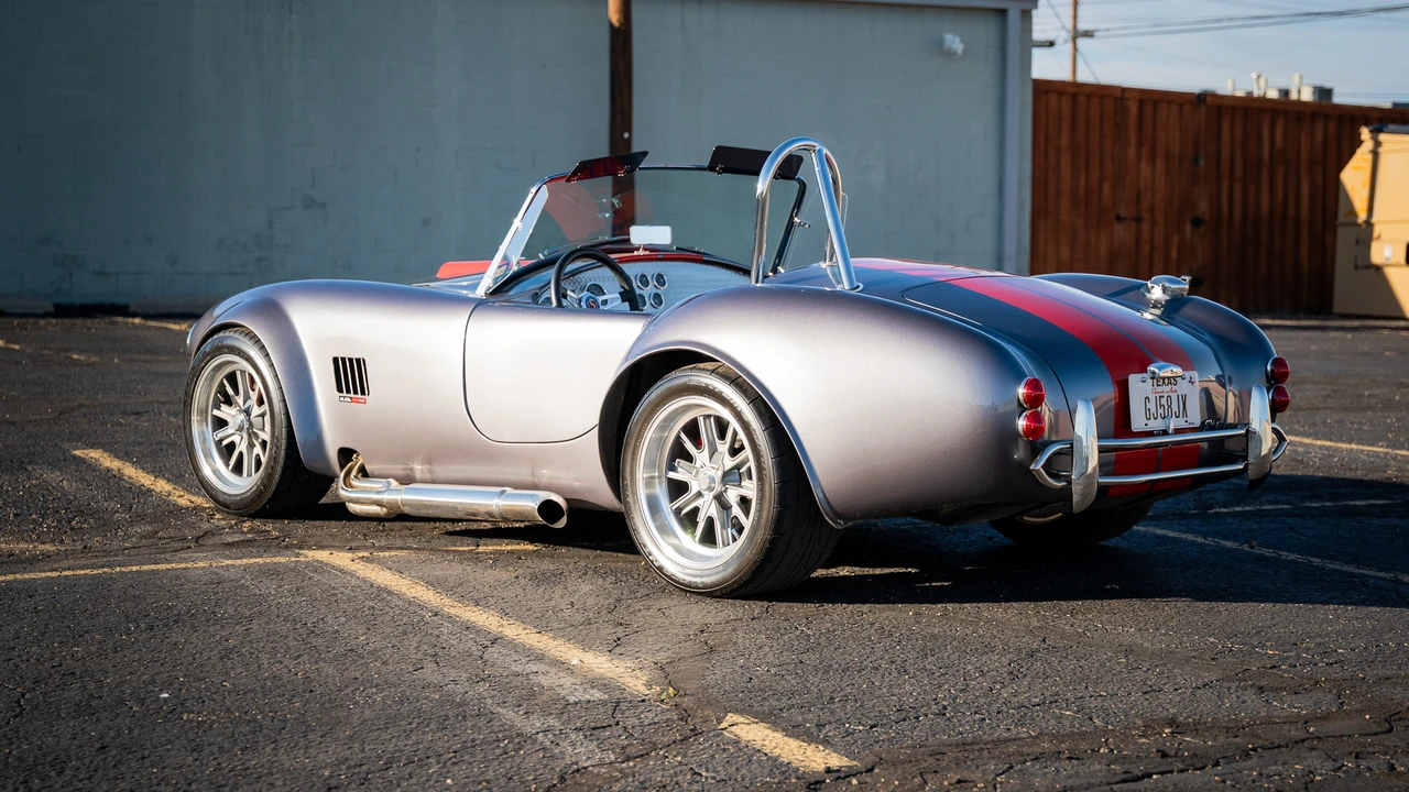 Shelby Cobra Replica - Image 21 of 31