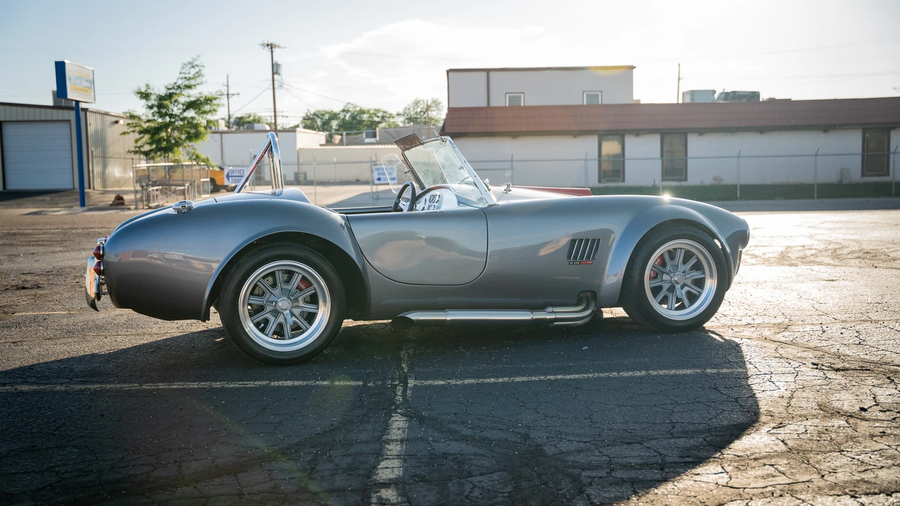 Shelby Cobra Replica - Image 11 of 31