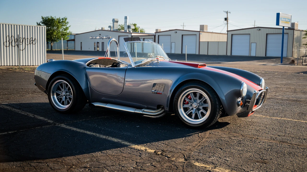 Shelby Cobra Replica - Image 9 of 31