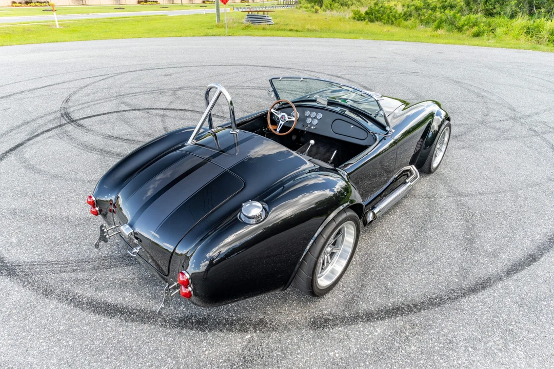 Shelby Cobra Replica - Image 15 of 31