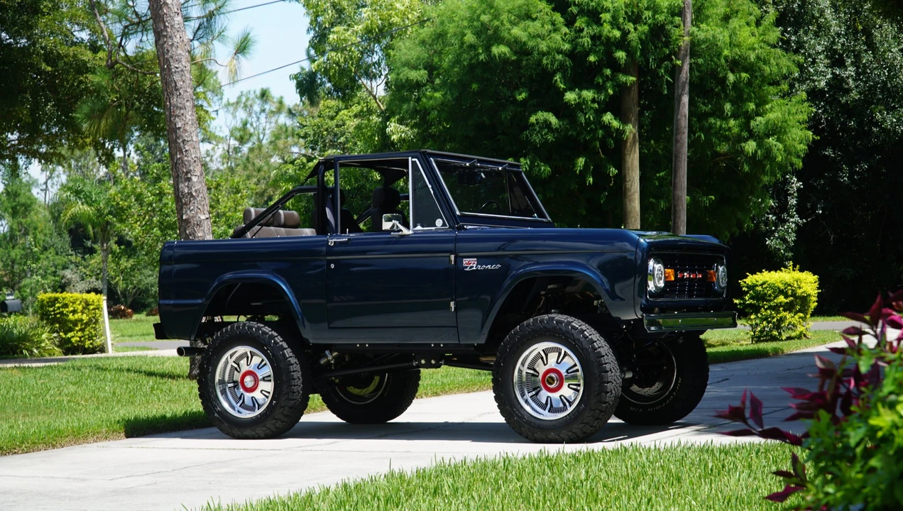 Ford Bronco 1st Gen - Image 19 of 31