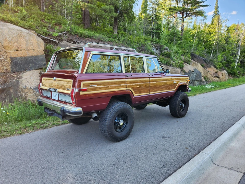 1986 Jeep SJ Grand Wagoneer - Image 7 of 31