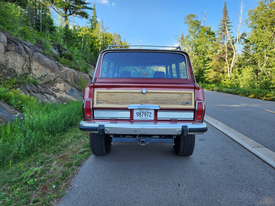 1986 Jeep SJ Grand Wagoneer - Image 9 of 31