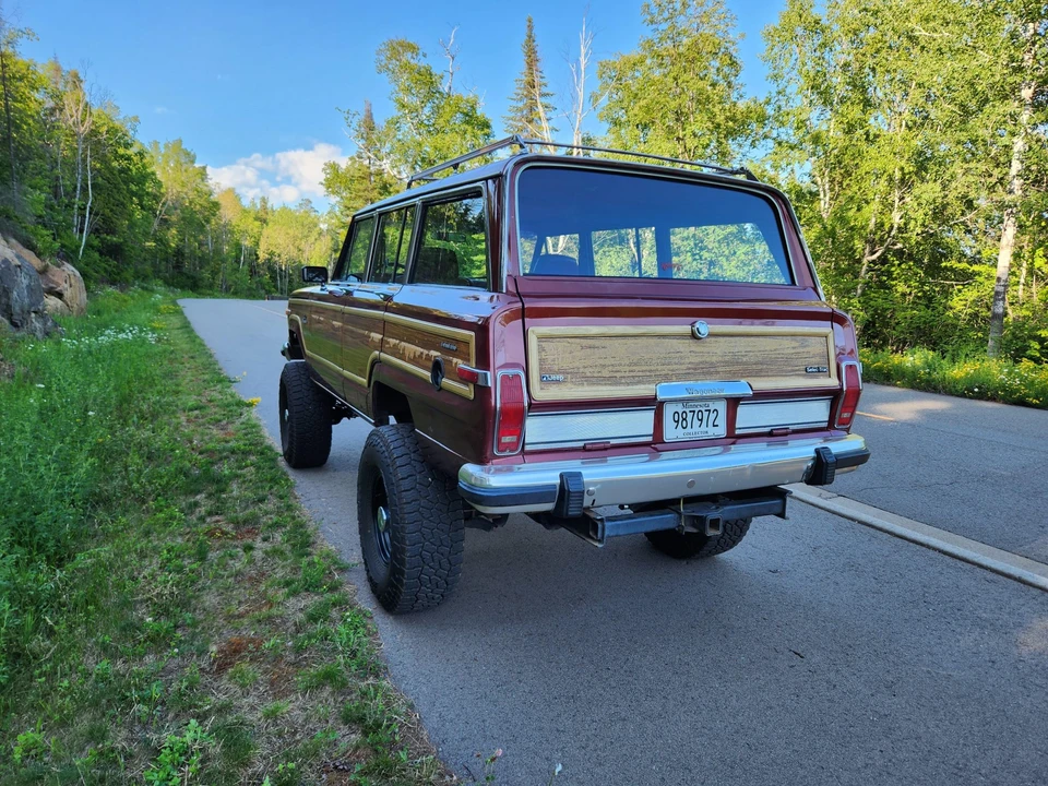 1986 Jeep SJ Grand Wagoneer - Image 10 of 31