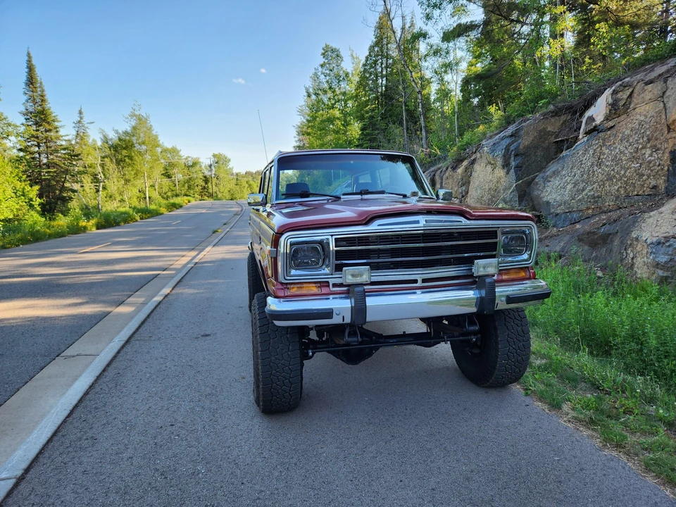 1986 Jeep SJ Grand Wagoneer - Image 24 of 31