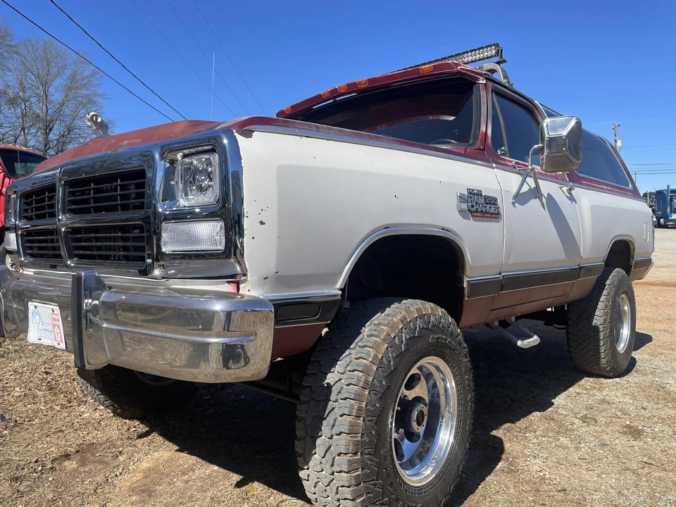 1987 Dodge Ramcharger - Image 22 of 31