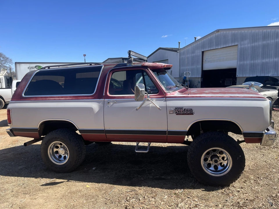 1987 Dodge Ramcharger - Image 9 of 31