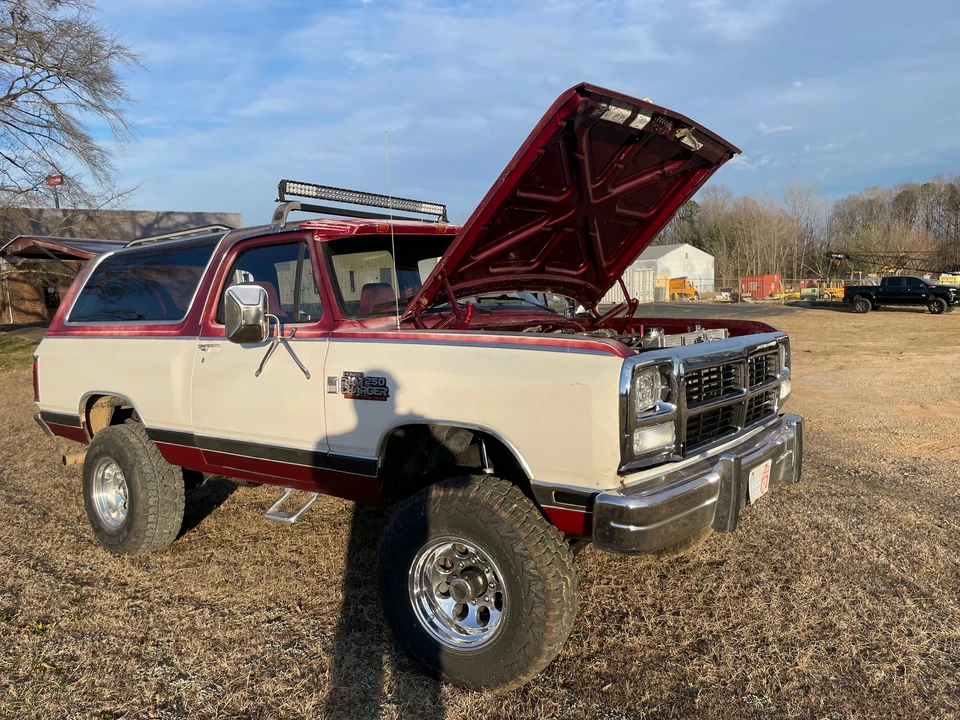 1987 Dodge Ramcharger - Image 14 of 31