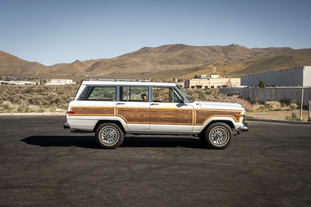 1988 Jeep SJ Grand Wagoneer - Image 7 of 31